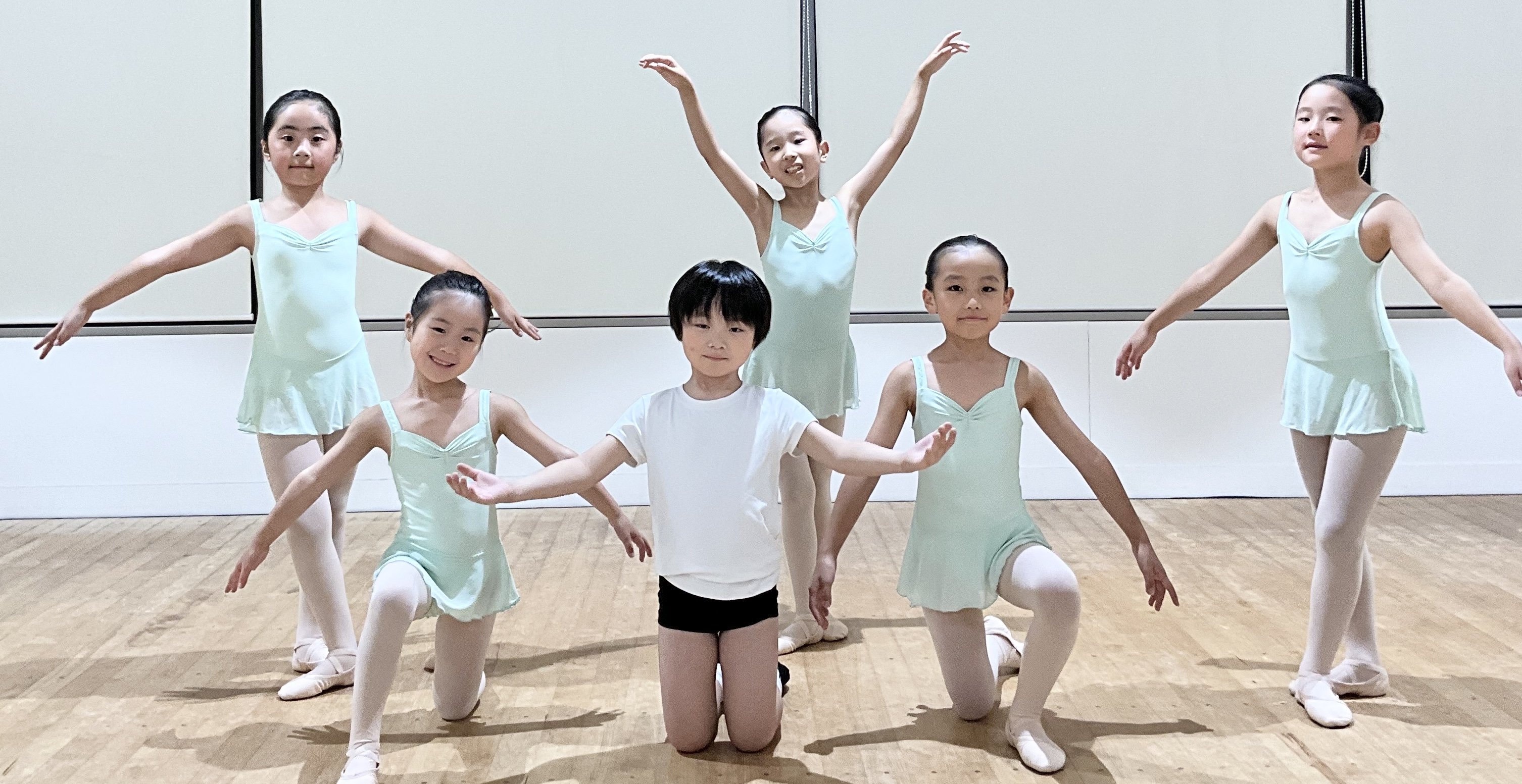 バレエ記念写真 全校】芸術の秋！子供プログラム 秋の入会キャンペーン | K-BALLET